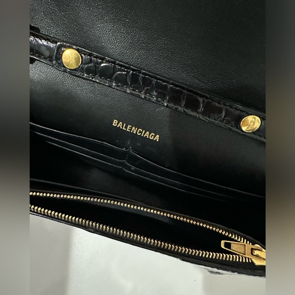 BALENCIAGA
Hourglass Shiny Mock-Croc Chain Wallet - Picture 7 of 11